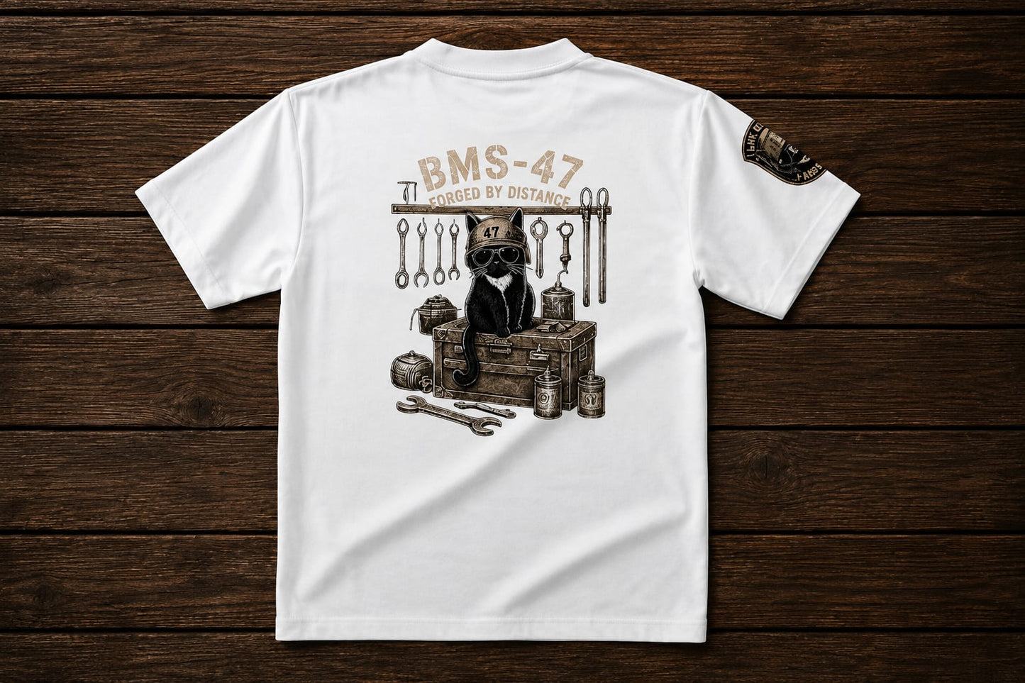 HANGAR TOOLS CAT TEE / 白