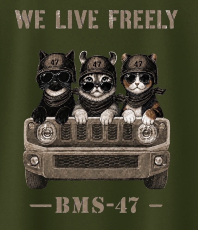 WE LIVE FREELY ROUGH ROADS CAT TEE／緑